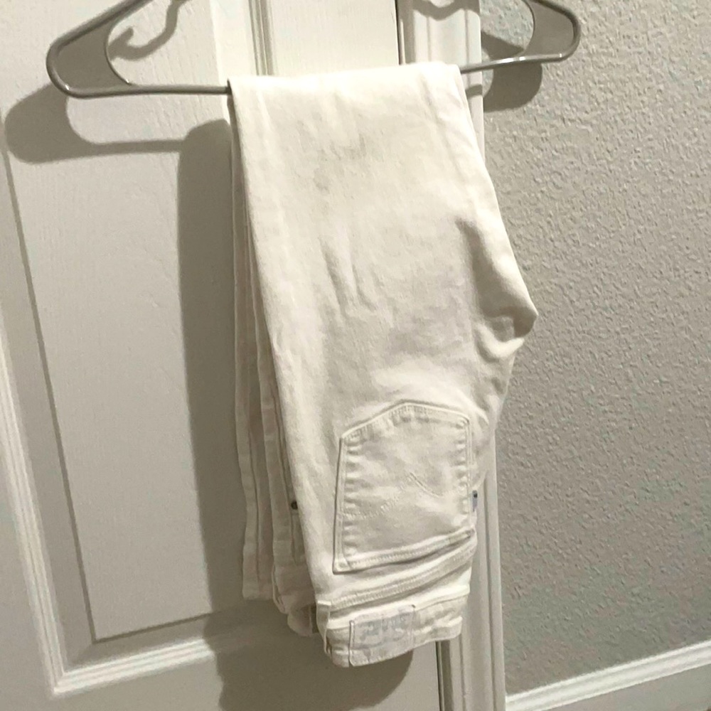 White levis
